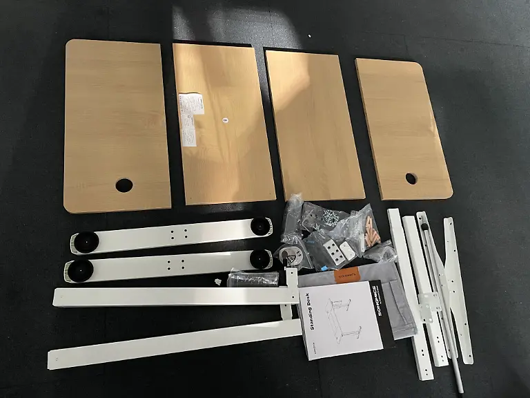 Höhenverstellbarer Schreibtisch Songmics Einzelteile.jpg